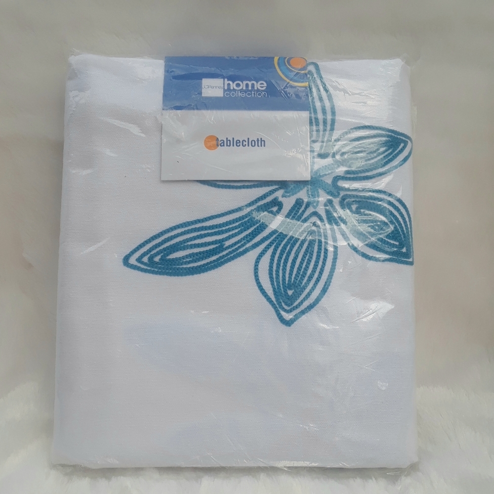 NWT JC Penny floral cotton tablecloth